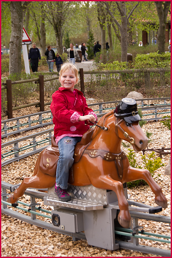 IMGP0282.jpg - UGE 18 : Line i Djurs sommerland.