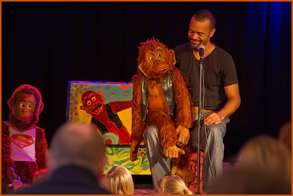IMGP8449.jpg - UGE 1 : Davs Klavs, Bugtaler og multikunstner Søren Brynjolf gav et rigtig godt show.